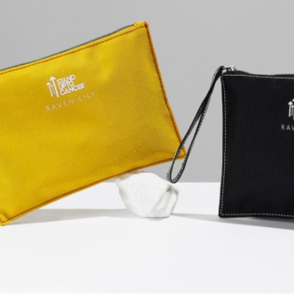 American Airlines Business Class stylish canvas pouch with travel amenity kit. - Picture 7 of 7